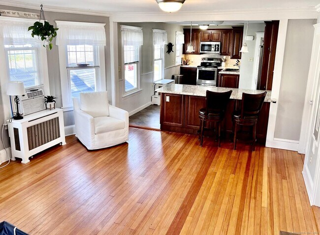 Building Photo - 68 Cooper St