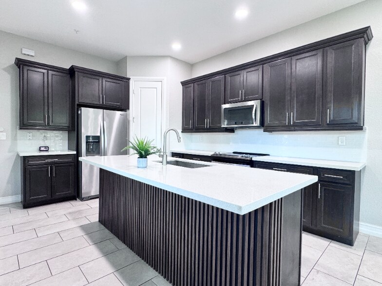 Building Photo - 1423 SW 115th Ave