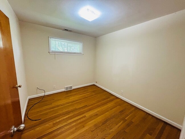 Building Photo - 709 Barringer Dr
