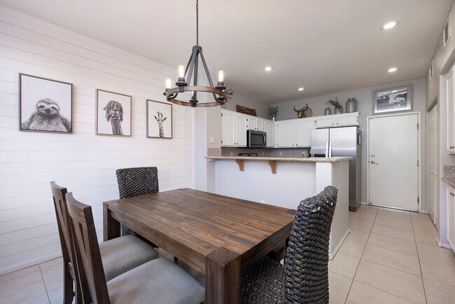 Building Photo - FULLY FURNISHED 2 BEDROOM CONDO IN THE NW WITH ATTACHED 2 CAR GARAGE