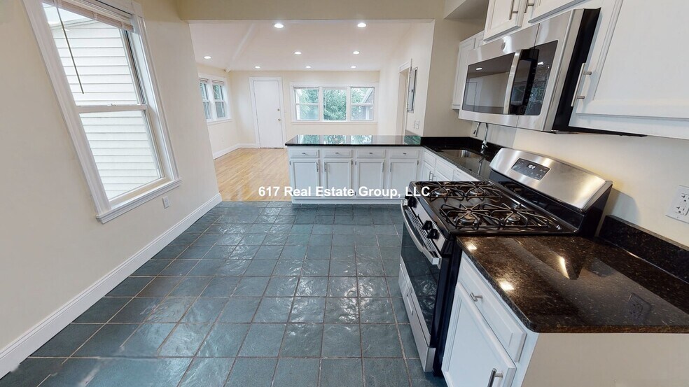 Primary Photo - 2572 Massachusetts Ave