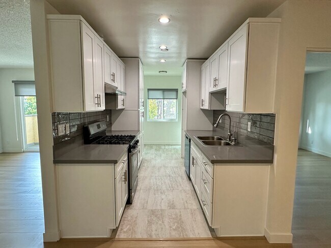 Kitchen - 1724 Arizona Ave