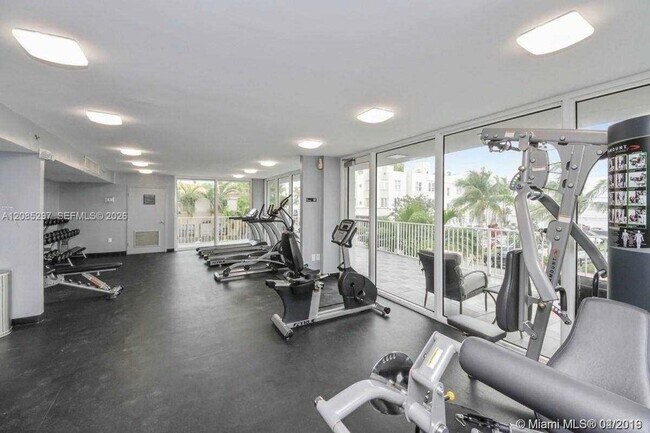 Building Photo - 1255 Collins Ave