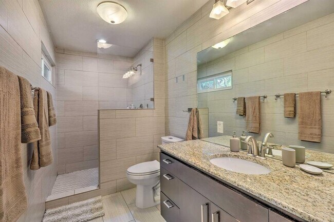 Building Photo - 411 Ramble Ln