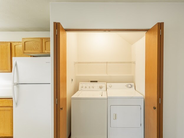 Building Photo - 1609 E Hartson Ave