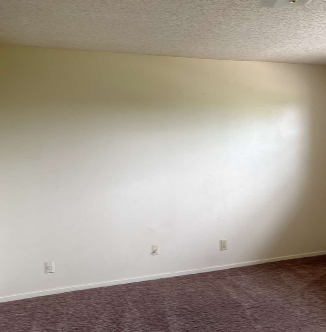Building Photo - 57 W Elmwood Dr