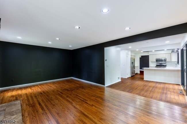 Building Photo - 9 Wick Ln