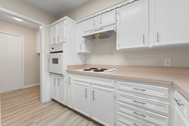 Building Photo - 608 Pleasant Manor Ave