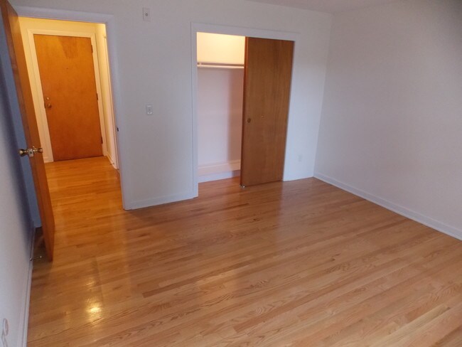 Building Photo - 20 Captain Parker Arms