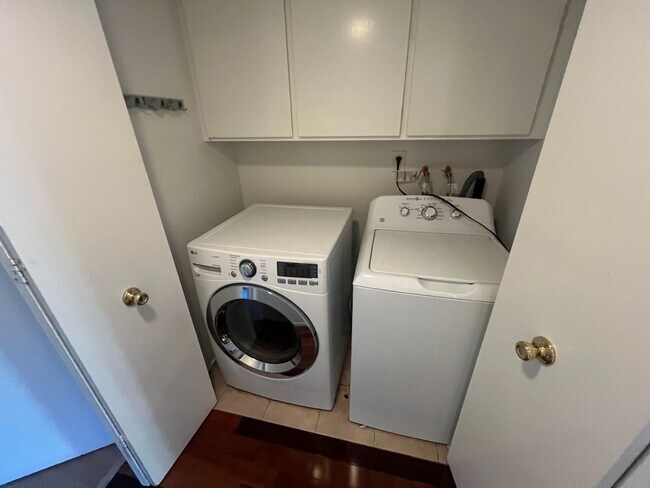 Building Photo - 1265-1267 W. Washington Avenue