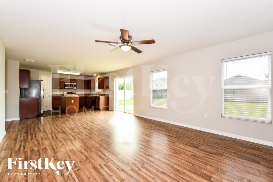 Building Photo - 1414 SW 11th St