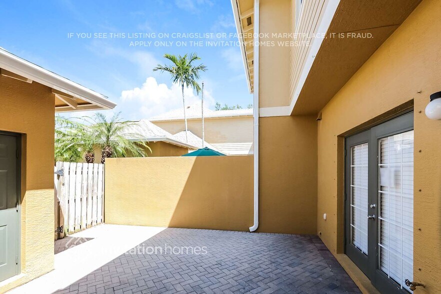 Building Photo - 154 W Thatch Palm Cir