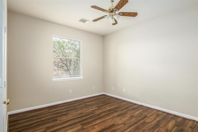 Building Photo - 20719 Medallion Pointe Dr