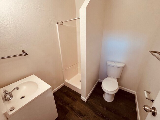 Building Photo - Charming 4 bedroom 2 bath home- West Linn, OR