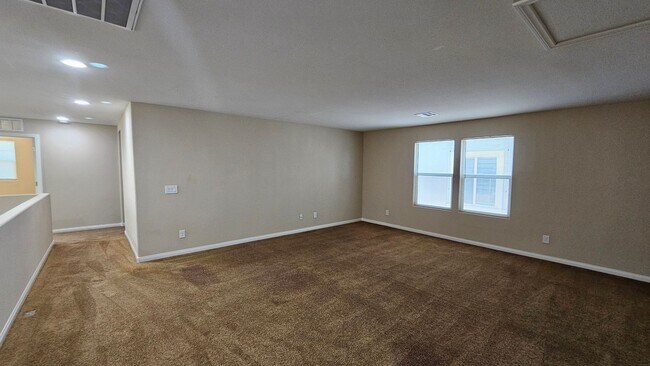 Building Photo - Large 4 bedroom in gated Stetson Trails Community