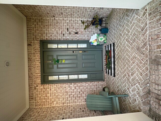 Building Photo - 613 Tulip Tree Way