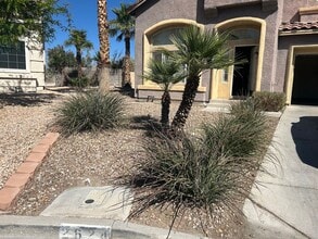 Building Photo - Beautiful Green Valley Home