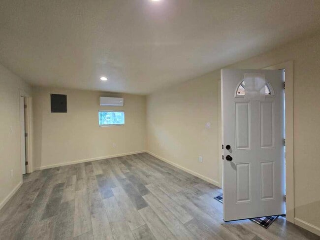 Building Photo - 398schindlerstreet.is4lease.com