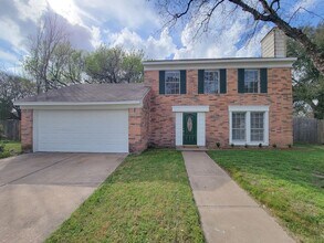 Building Photo - Welcome home to a bright & spacious retreat in sought-after Steeplechase where comfort, function ...