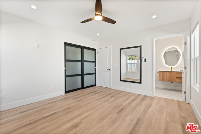 Building Photo - 6917 1/2 Hesperia Ave