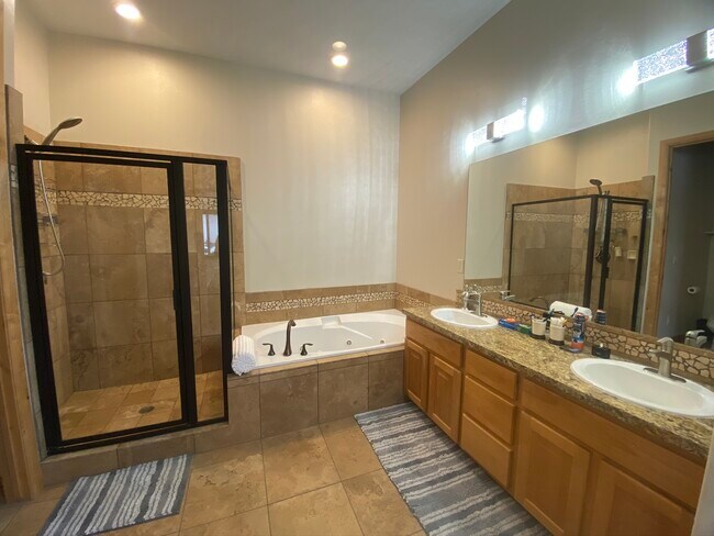 Building Photo - 11521 S Black Forest Dr