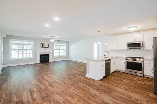 Building Photo - 70 Arcadia Ct