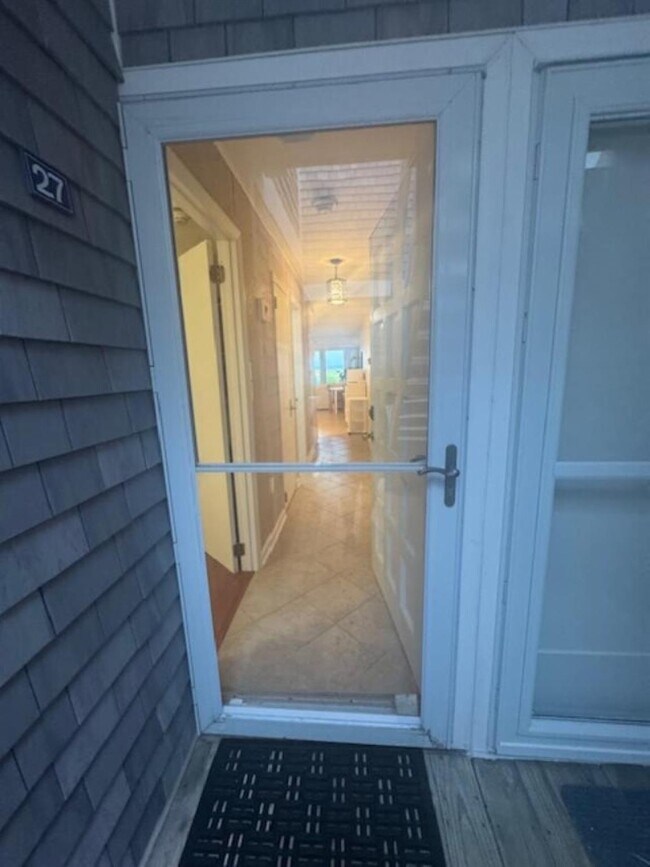 Building Photo - 539 Dune Rd