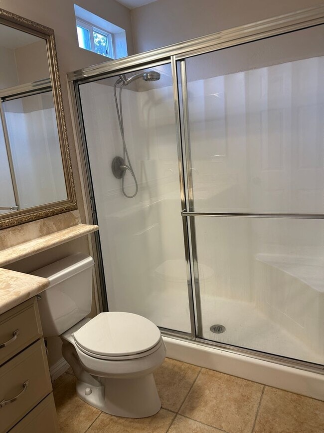 Building Photo - Renovated 2 Bed, 2 Bath Condominium in Gated Community