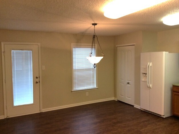 Building Photo - 726 Cheswick Ave