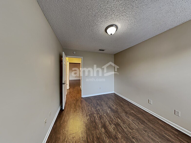 Building Photo - 4637 Blue Stream Ln S