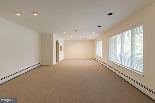 Primary Photo - 301 Browning Ln