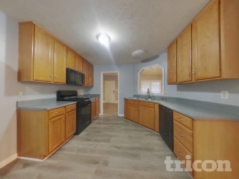 Building Photo - 411 Stewart Dr