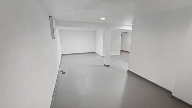 Building Photo - 3625 Chatsworth St