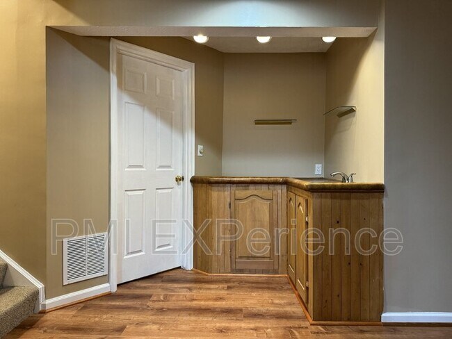 Building Photo - 12744 Wedgedale Ct