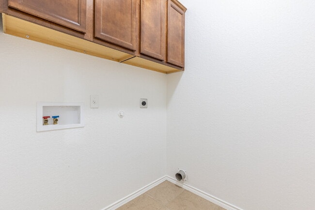Building Photo - 7651 Mission Ledge