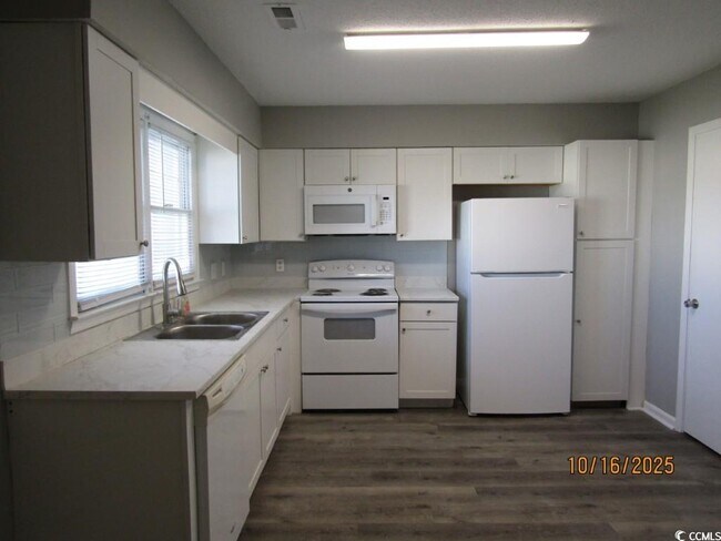 Building Photo - 1703 Fawn Vista Dr N