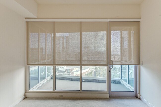 Building Photo - Panorama Towers 1