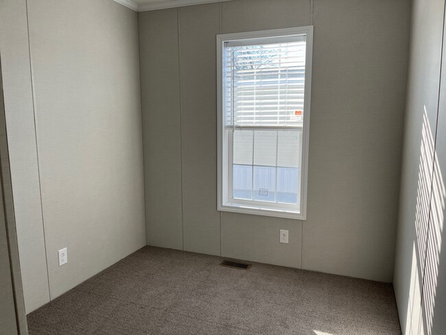 Building Photo - 6 Canary Hill Dr