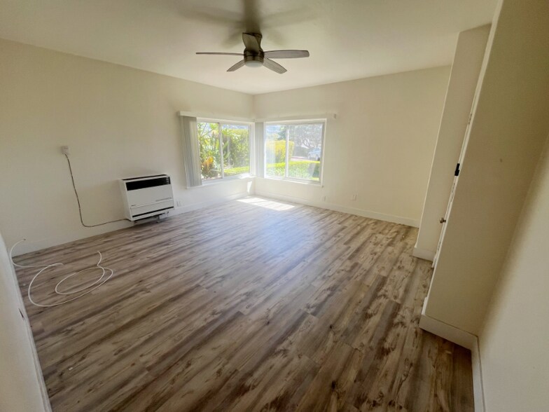 Building Photo - 244 Cliff Dr