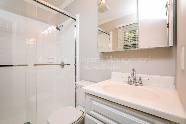 Building Photo - 916 Tanglewood Dr