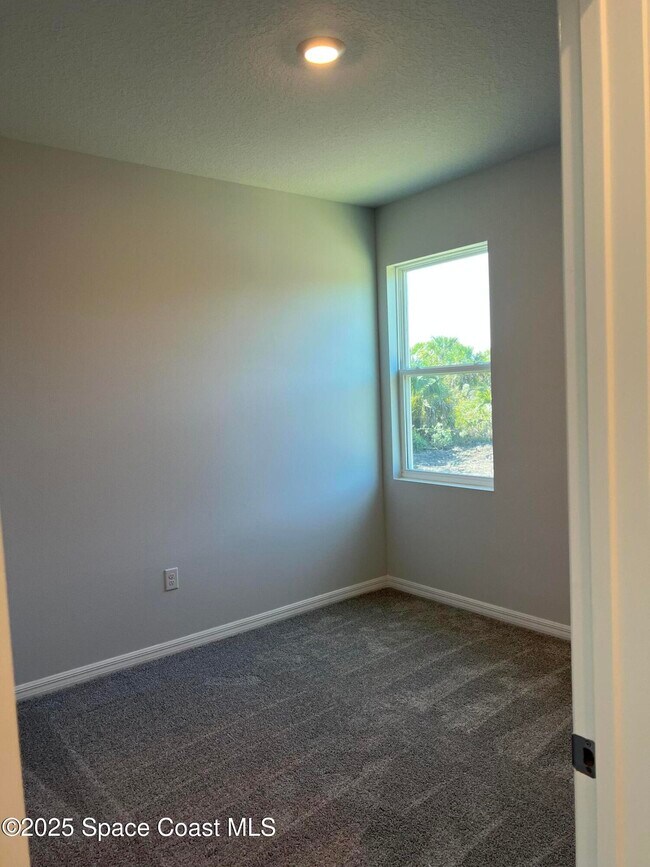 Building Photo - 542 Lambright St SW