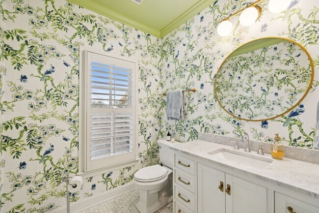 Building Photo - Luxury Executive Rental in Highlands of La...