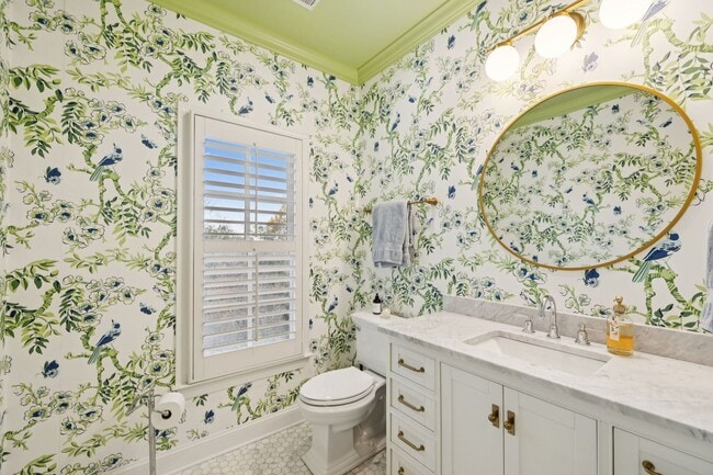 Building Photo - Luxury Executive Rental in Highlands of Ladd Park