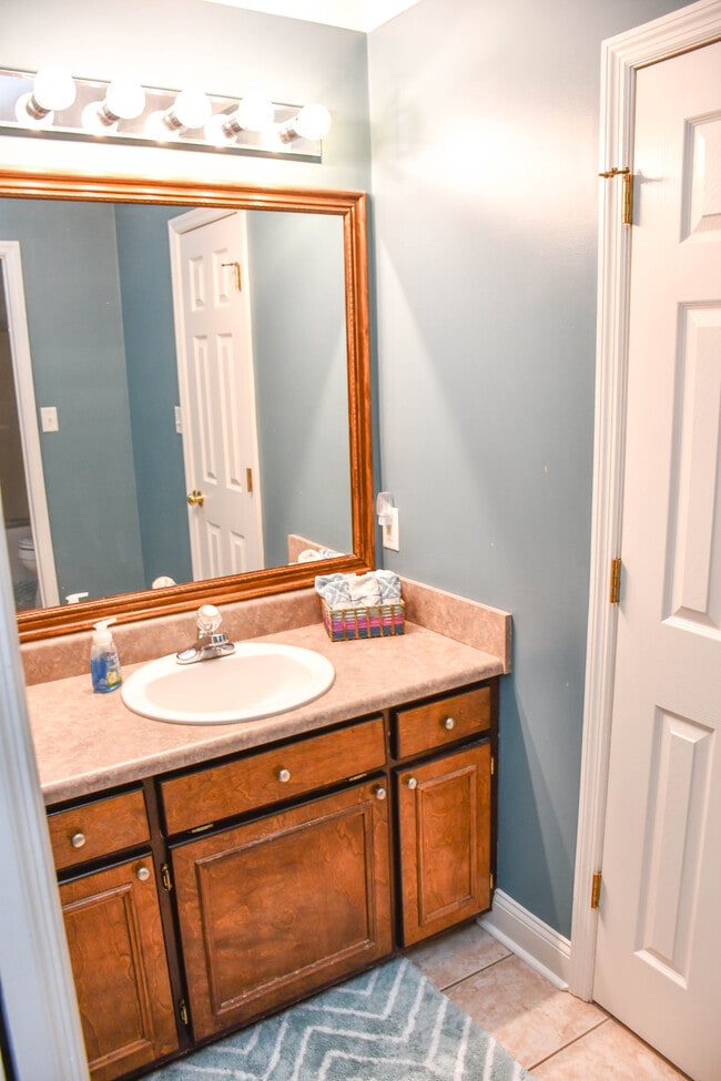 Building Photo - 2546 Bascom Dr