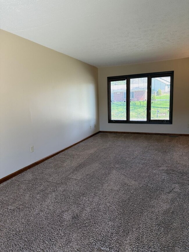 Building Photo - 3 BR / 3 BA Single-family home near Ellettsville