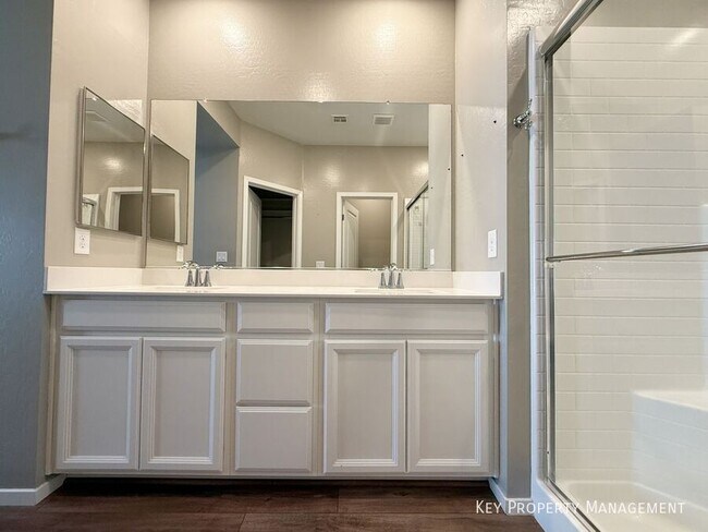 Building Photo - 525 Mossy Cup St