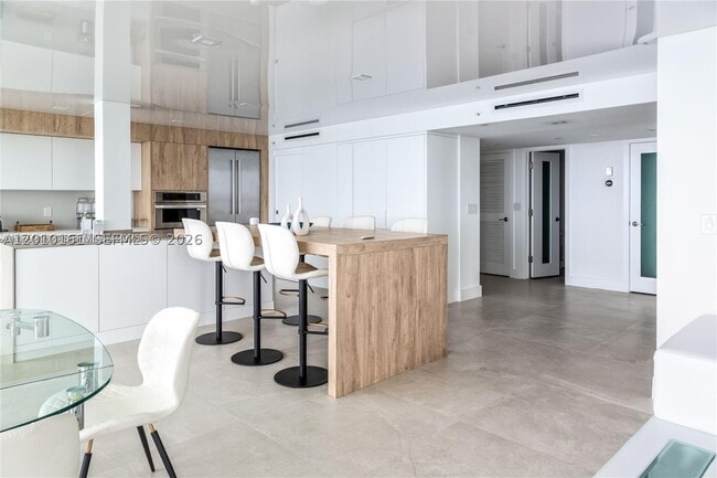 Building Photo - 250 S Ocean Dr
