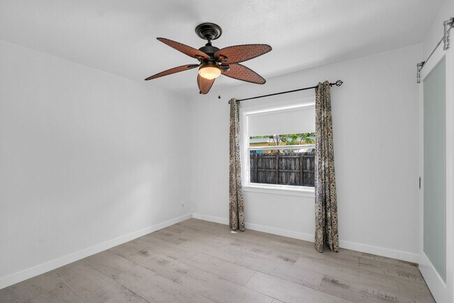 Building Photo - Beautiful home in quiet neighborhood