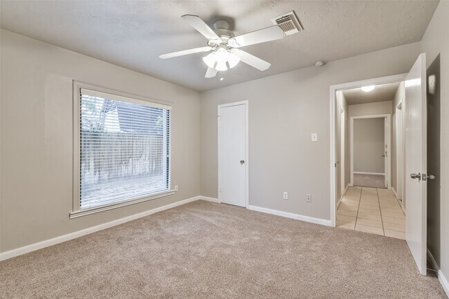 Building Photo - 25726 Timber Lakes Dr