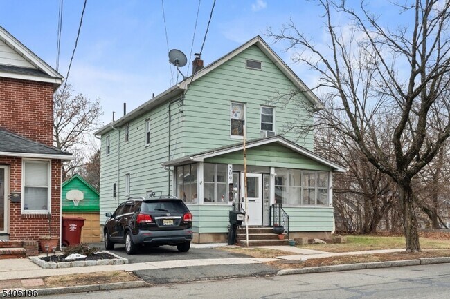 Building Photo - 509 Centre St